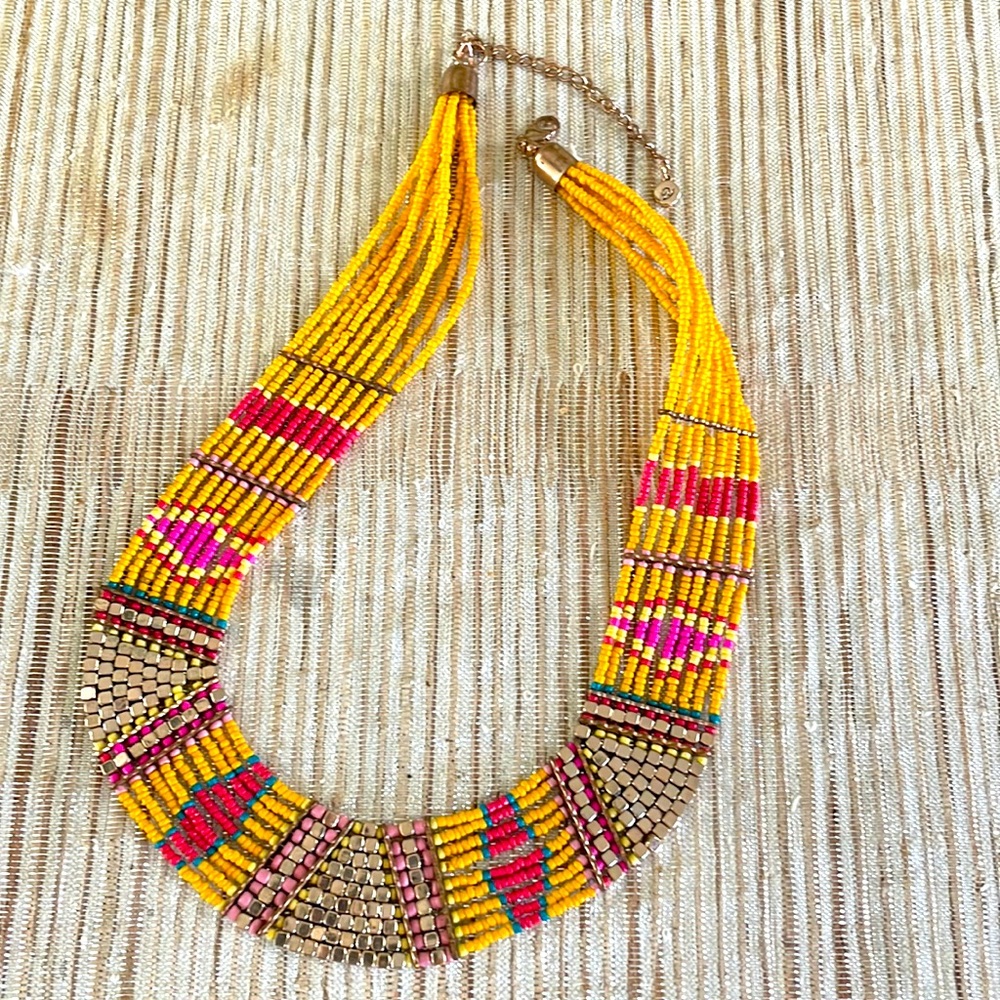 FUNNNN bright beaded collar! Adjustable 10-11” drop excellent condition